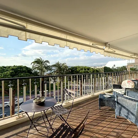 Studio De Standing A Avec Terrasse, Clim Et Vue Mer - Fr-1-470-69 * Cannes