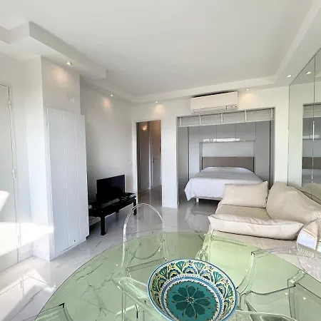 Studio De Standing A Avec Terrasse, Clim Et Vue Mer - Fr-1-470-69 * Cannes